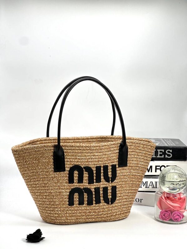 Miu Miu Elegantna