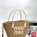 Miu Miu Elegantna