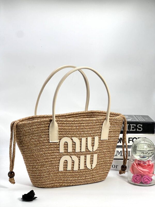 Miu Miu Elegantna