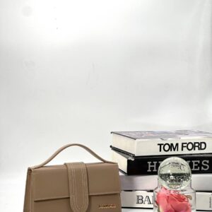 Jacquemus Elegantna